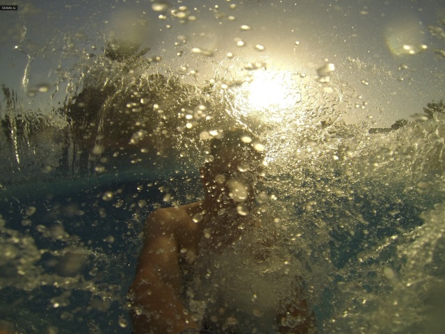 Мой прыжок в бассейн в режиме скоростного фото