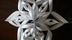 Снежинка из бумаги